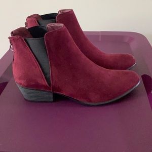 NWT ESPRIT Ankle Length Chelsea Style Bordeaux Red Ankle Boots